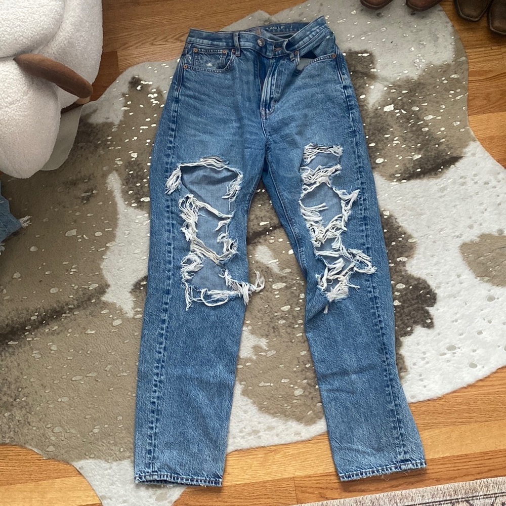 Size 2 American Eagle Distressed Mom Jeans